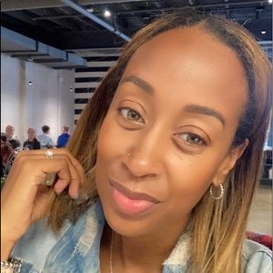 Meet your Posher, Adrea